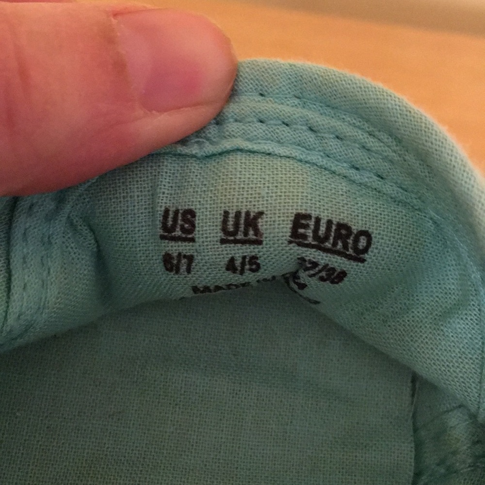 NWOT sneaker buddies. Sz 6/7. EC - Picture 3 of 3